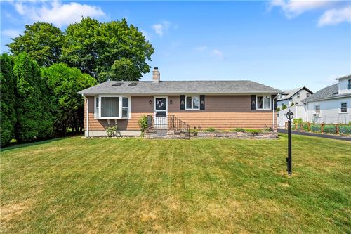 7 Layton St, North Providence, RI, 02911-3204 | Card Image