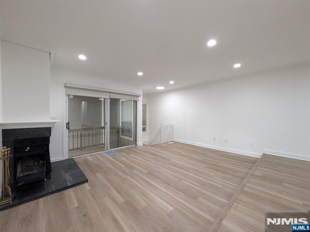 Residential Lease in Palisades Park 4
