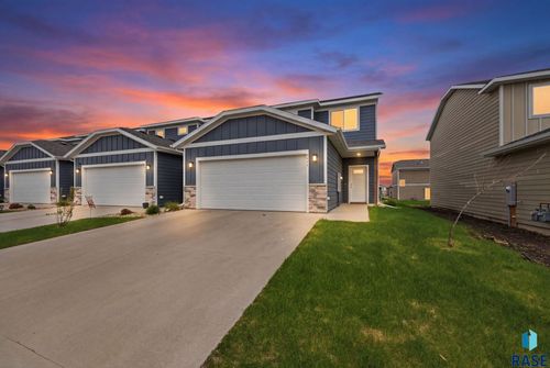 4606 E Whisper Ridge Pl, Sioux Falls, SD, 57108-3170 | Card Image