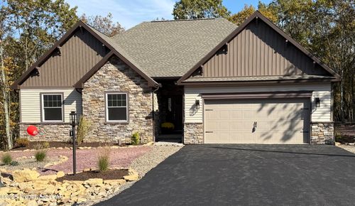 9 Tulip Tree Ln, Hazleton, PA, 18202-8802 | Card Image