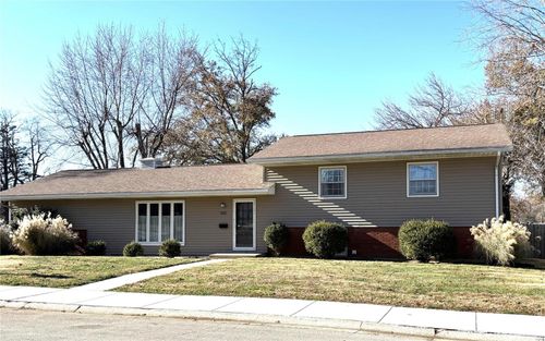 501 Maple St, Greenville, IL, 62246-1331 | Card Image