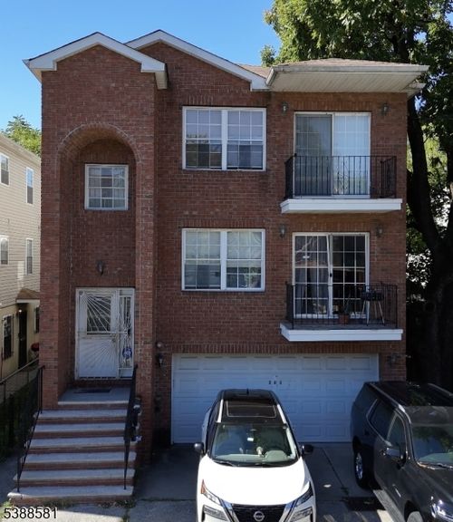 679 S 18th St, Newark, NJ, 07103-1053 | Card Image