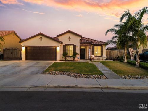 5913 Blue Spruce Ave, Bakersfield, CA, 93313-9470 | Card Image