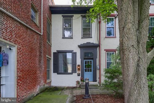 204 E Main St, MOUNT JOY, PA, 17552-1516 | Card Image