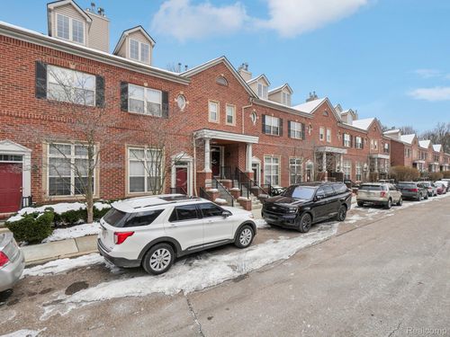 16984 Farmington Rd, Livonia, MI, 48154-2973 | Card Image