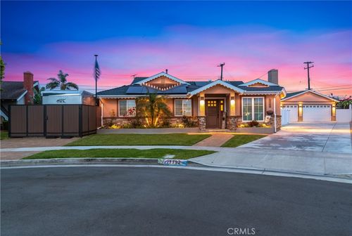 17792 Lewis Ln, Huntington Beach, CA, 92647 | Card Image