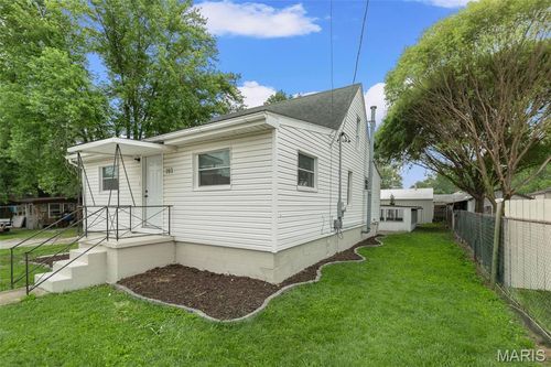 102 W Maple St, Hartford, IL, 62048-1023 | Card Image