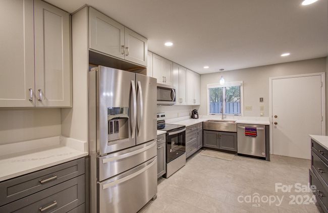 460 Crowfields Dr, Condo with 3 bedrooms, 3 bathrooms and null parking in Asheville NC | Image 6
