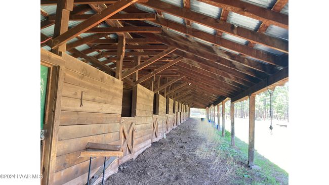 Big Barn Breezeway West | Image 30