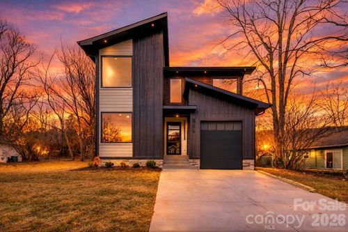 211 Ruby Ave, Black Mountain, NC, 28711-3644 | Card Image