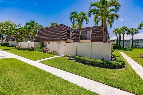 7719 77th Way, West Palm Beach, FL, 33407-6739 | Card Image