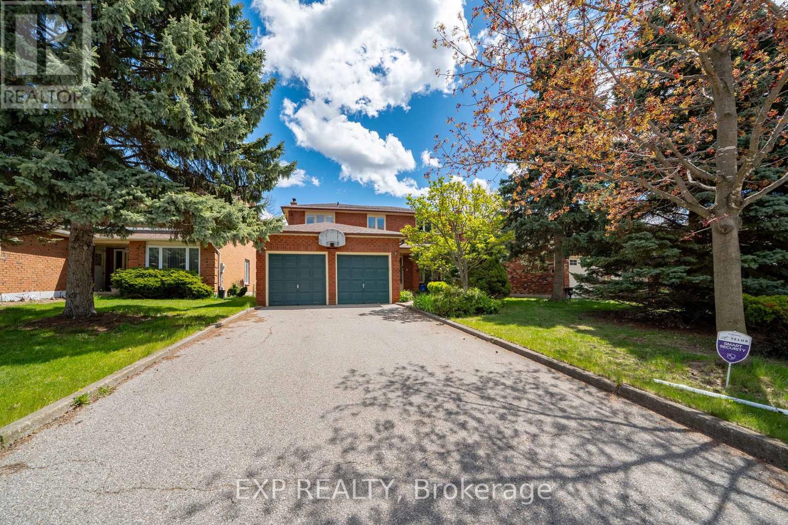 Residential in Richmond Hill (North Richvale) 5
