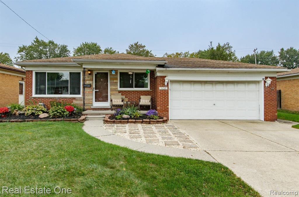 Audrey Ave, Warren, MI 48091