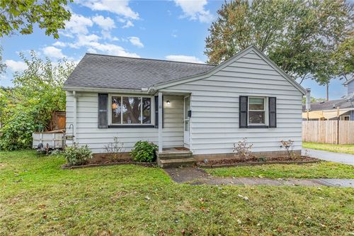 11 Hedge St, Gates, NY, 14606-5613 | Card Image