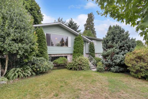 11138 84b Ave, Delta, BC, V4C3Y8 | Card Image