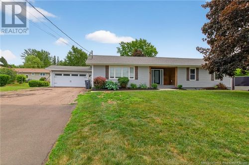62 Rue Avalon, Dieppe, NB, E1A1J9 | Card Image