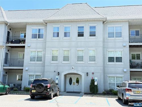 608 Brittany Dr, Wayne, NJ, 07470-3256 | Card Image