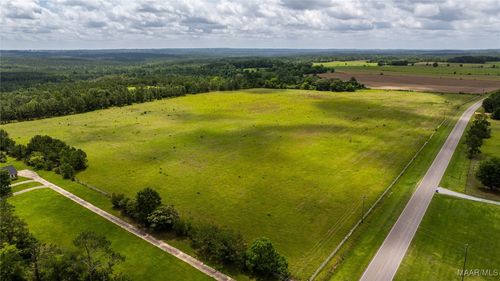 3 Country Ln, Deatsville, AL, 36022-4257 | Card Image