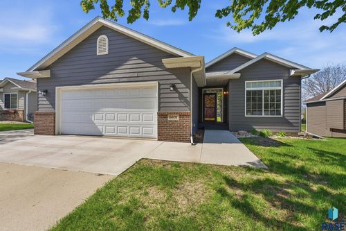 5601 W Pineridge Dr, Sioux Falls, SD, 57107-0959 | Card Image