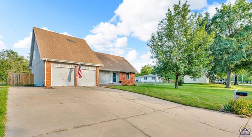2928 Se Granger St, Topeka, KS, 66605-2216 | Card Image