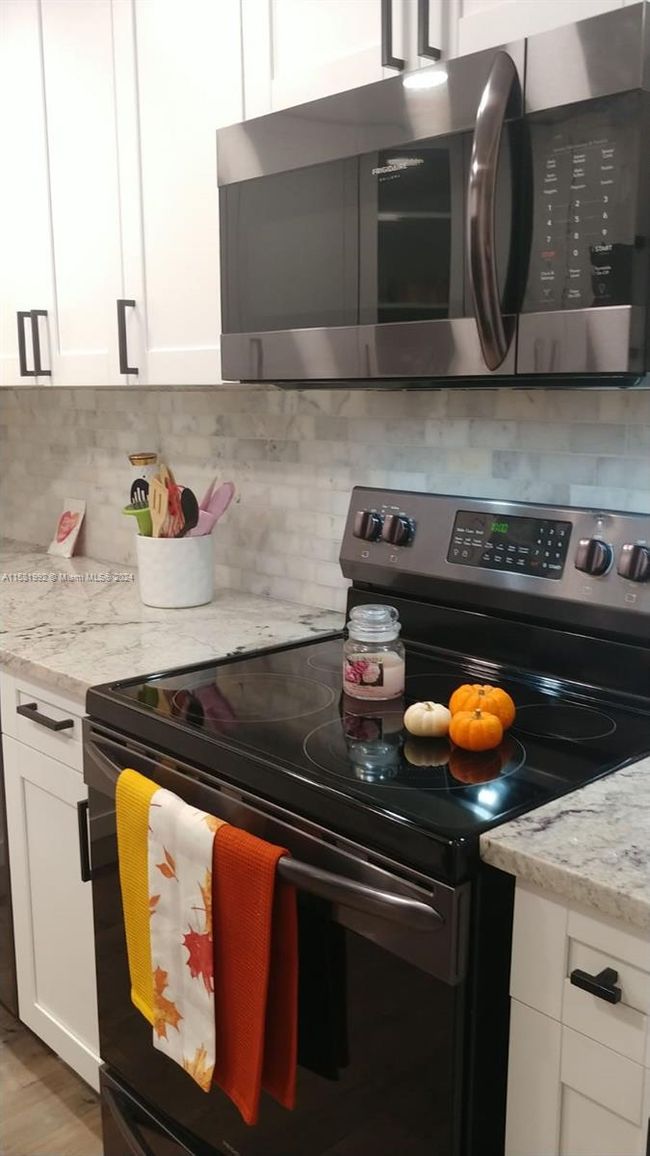 APT-1N - 500 Executive Center Dr, Condo with 2 bedrooms, 2 bathrooms and null parking in West Palm Beach FL | Image 6
