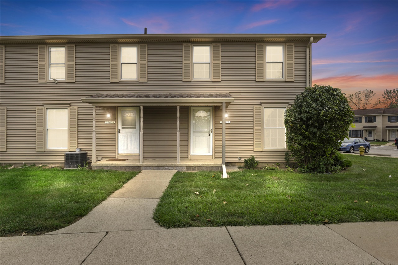 Village Green Ct, Brownstown Twp, MI 48183