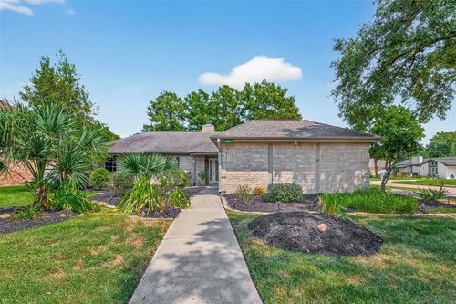 1002 Parkstead Dr, Seabrook, TX, 77586-4122 | Card Image