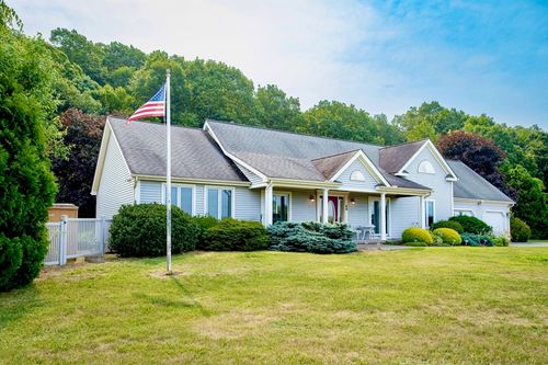 48 N Longyard Rd, Southwick, MA, 01077-9527 | Card Image