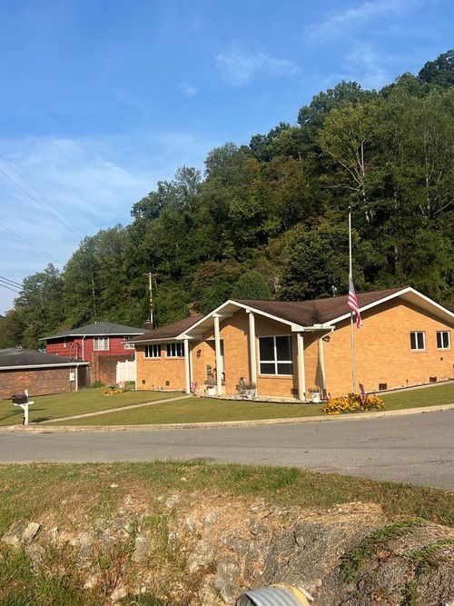 725 Mays Br, Prestonsburg, KY, 41653-7813 | Card Image