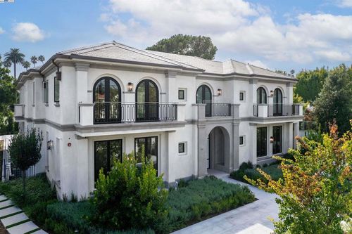 701 N Camden Dr, Beverly Hills, CA, 90210-3204 | Card Image