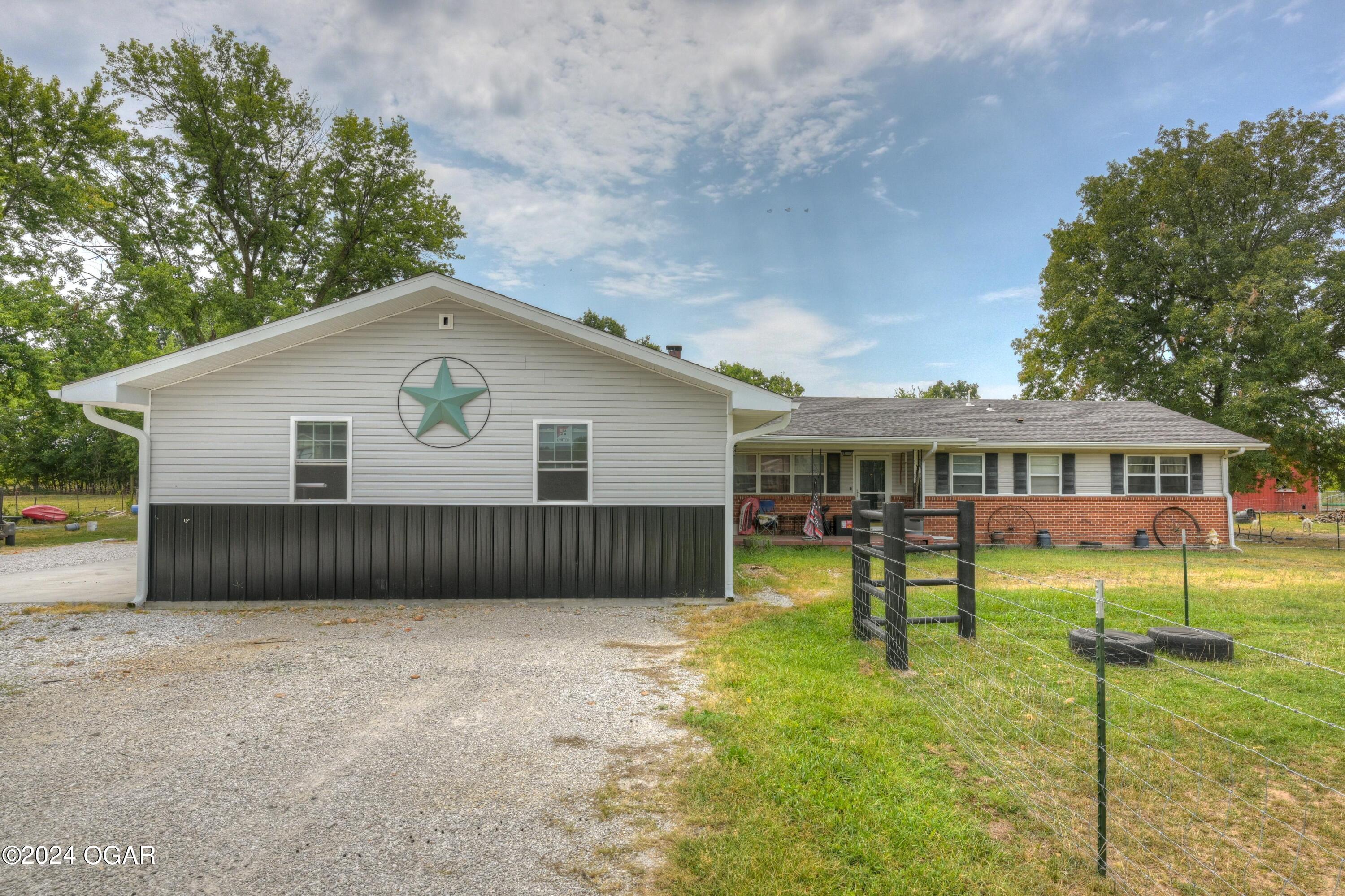 Palm Rd, Neosho, MO 64850