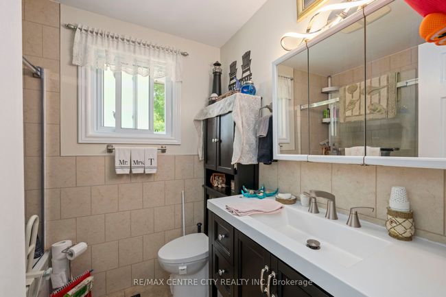 150 Culver Cres, House attached with 3 bedrooms, 1 bathrooms and 3 parking in London ON | Image 11
