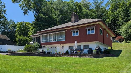 28 Maple Ave, Goshen, NY, 10924-6704 | Card Image