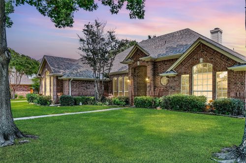 8356 Thornhill Dr, North Richland Hills, TX, 76182-8616 | Card Image