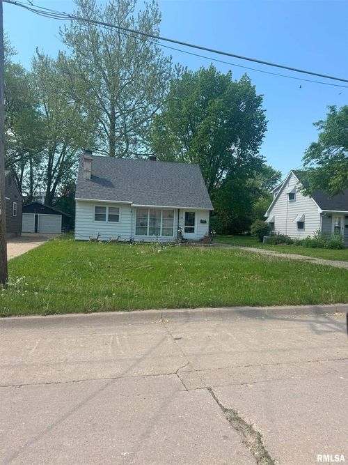 515 16th Ave N, Clinton, IA, 52732-2825 | Card Image