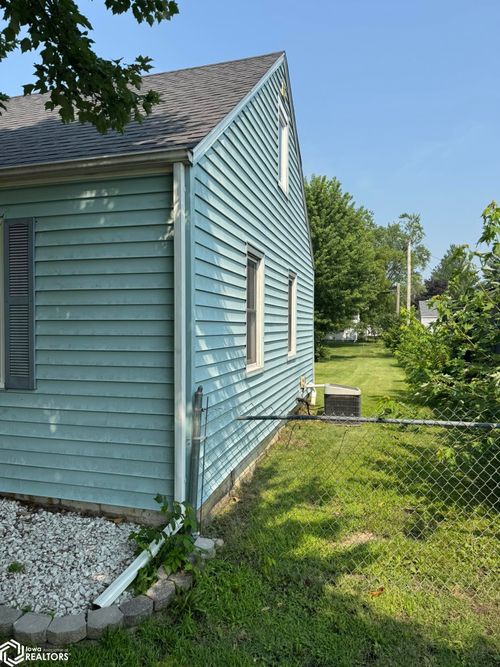 138 Minnesota St, Ottumwa, IA, 52501-4561 | Card Image