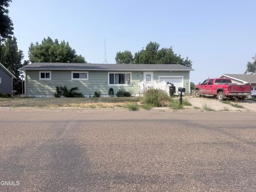 112 6th Ave Nw, Watford City, ND, 58854-7315 | Card Image