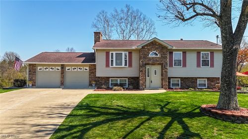 97 Woodland Acres Rd, Marietta, OH, 45750-6819 | Card Image