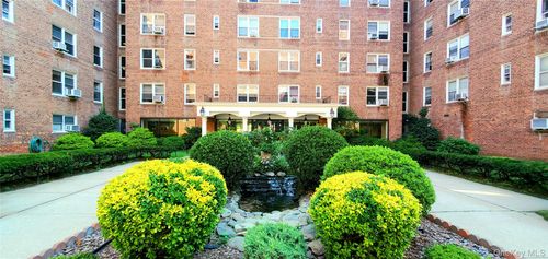 3c-105-37 64th Ave, Forest Hills, NY, 11375-1638 | Card Image