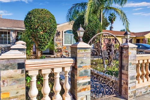 2138 N Frederic St, Burbank, CA, 91504-3323 | Card Image