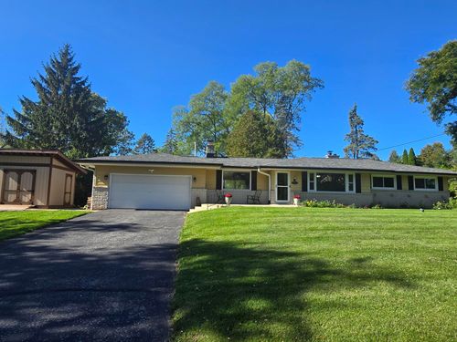 1425 S Sunny Crest Dr, New Berlin, WI, 53146-1141 | Card Image