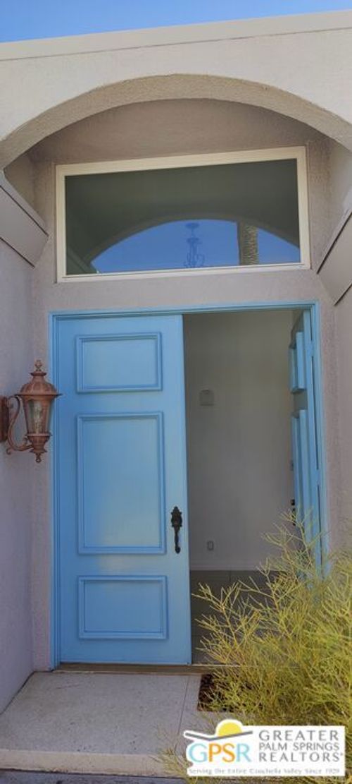2518 S Sierra Madre, Palm Springs, CA, 92264-9438 | Card Image