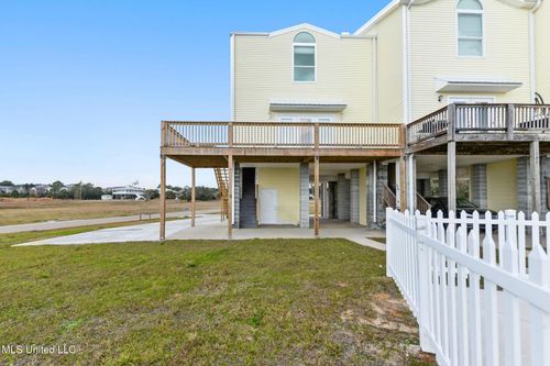 806 W Beach Blvd, Long Beach, MS, 39560-5701 | Card Image