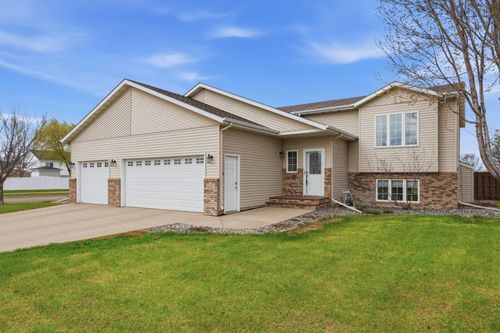 1626 16th St E, West Fargo, ND, 58078-3400 | Card Image