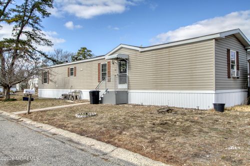 42 Woodchuck Pkwy, Whiting, NJ, 08759-3643 | Card Image