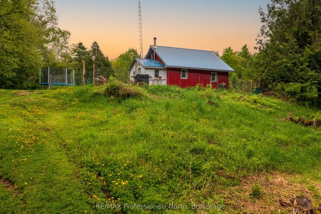 24430 Highway 35 Highway, Home with 2 bedrooms, 1 bathrooms and 4 parking in Lake of Bays ON | Image 5