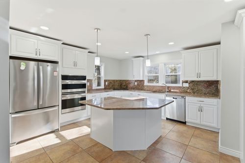 36 Chestnut St, Marlborough, MA, 01752-2102 | Card Image