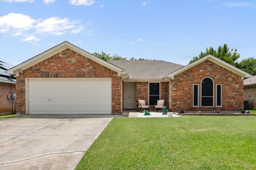 628 Jamie Ln, Mansfield, TX, 76063-7667 | Card Image