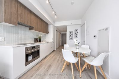 3008 - 161 Roehampton Ave, Condo with 1 bedrooms, 1 bathrooms and null parking in Toronto ON | Image 2