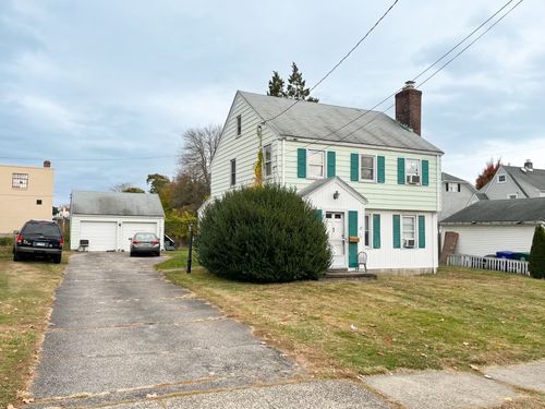 24 Brewster St, Stratford, CT, 06614-4106 | Card Image